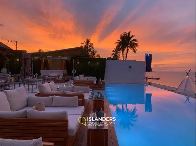 Двухэтажный таунхаус с 2 спальнями в комплексе с тропическими садами и общим бассейном (Банграк)