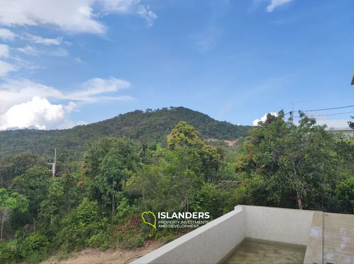 فيلا حديثة على التل مع إطلالات بانورامية على البحر والجبال