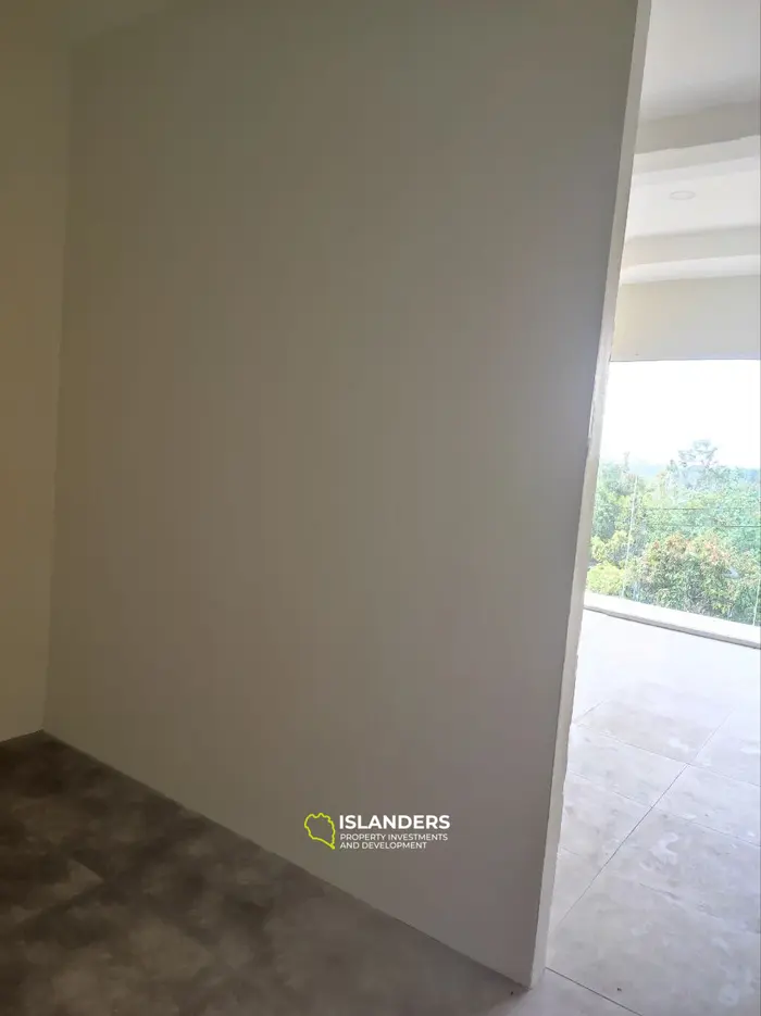 فيلا حديثة على التل مع إطلالات بانورامية على البحر والجبال