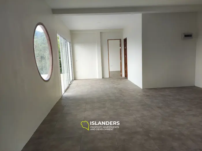 فيلا حديثة على التل مع إطلالات بانورامية على البحر والجبال