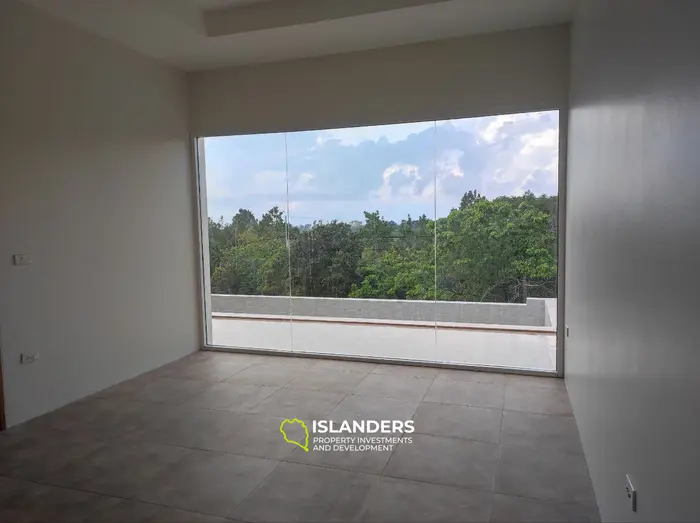 فيلا حديثة على التل مع إطلالات بانورامية على البحر والجبال