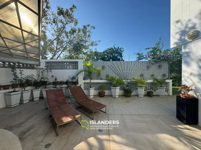 فيلا فسيحة مكونة من 4 غرف نوم مع مسبح بعد تجديد كامل (بلاي ليم)