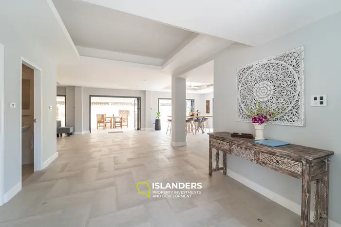 Spacious 4-bdrm pool villa after a complete renovation (Plai Laem)