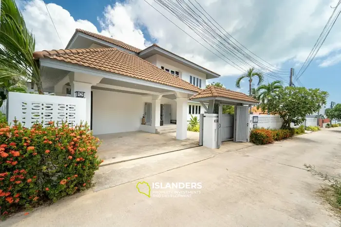 Spacious 4-bdrm pool villa after a complete renovation (Plai Laem)