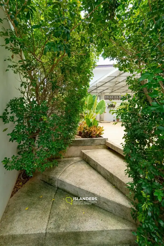 Spacious 4-bdrm pool villa after a complete renovation (Plai Laem)