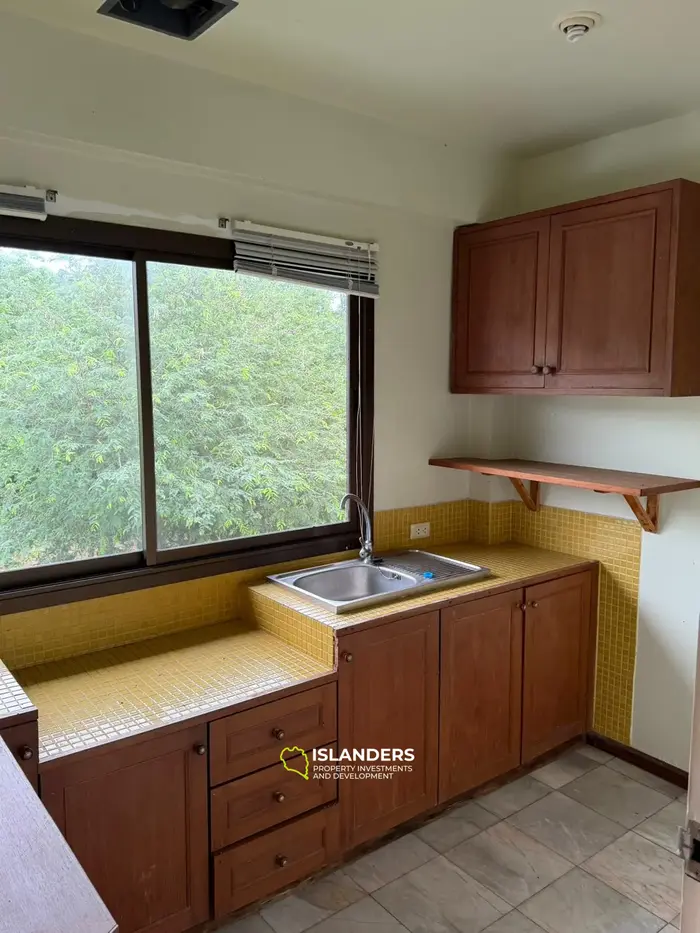 Two-storey villa with 4 bdrm and sea views, a large garden and a pond (Plai Laem)