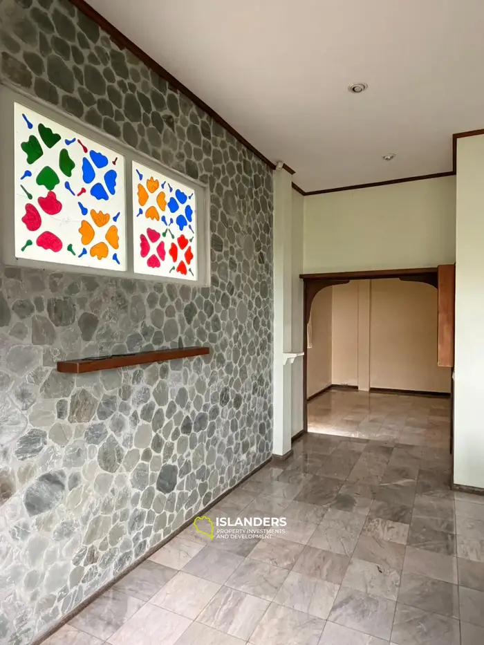 Two-storey villa with 4 bdrm and sea views, a large garden and a pond (Plai Laem)