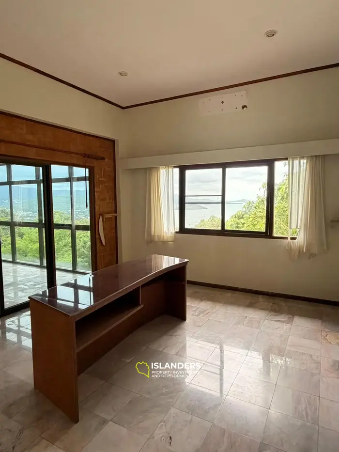 Two-storey villa with 4 bdrm and sea views, a large garden and a pond (Plai Laem)