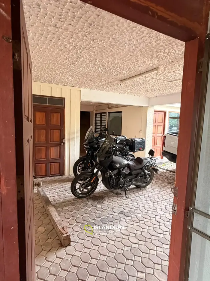 Two-storey villa with 4 bdrm and sea views, a large garden and a pond (Plai Laem)