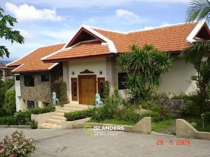 Two-storey villa with 4 bdrm and sea views, a large garden and a pond (Plai Laem)