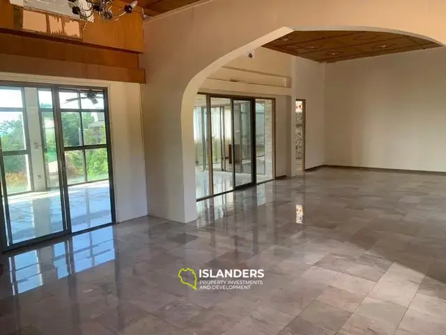 Two-storey villa with 4 bdrm and sea views, a large garden and a pond (Plai Laem)