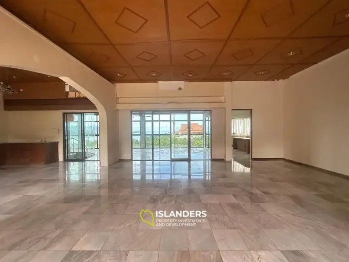 Two-storey villa with 4 bdrm and sea views, a large garden and a pond (Plai Laem)