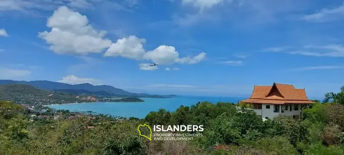 Two-storey villa with 4 bdrm and sea views, a large garden and a pond (Plai Laem)