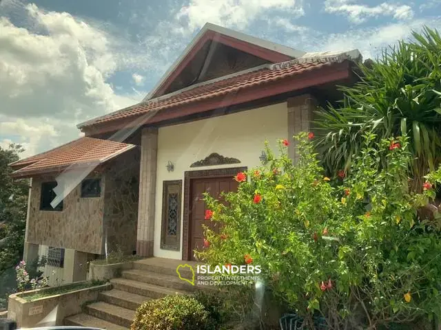 Two-storey villa with 4 bdrm and sea views, a large garden and a pond (Plai Laem)