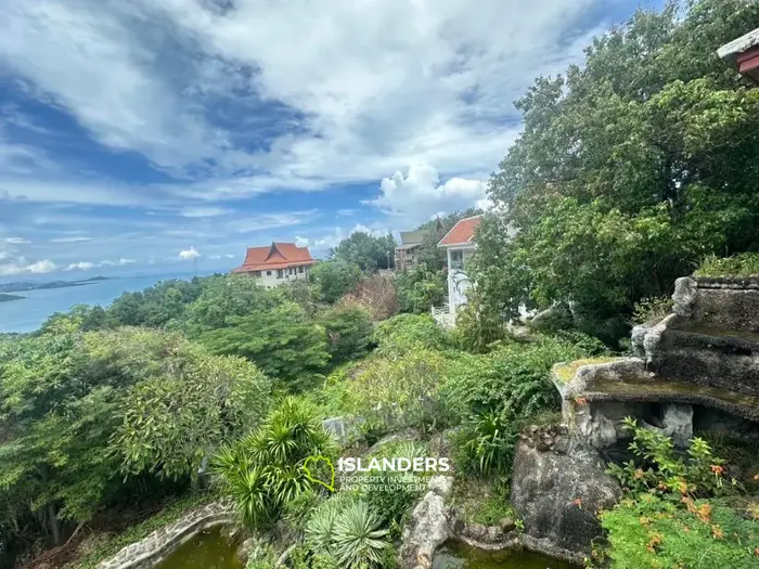 Two-storey villa with 4 bdrm and sea views, a large garden and a pond (Plai Laem)