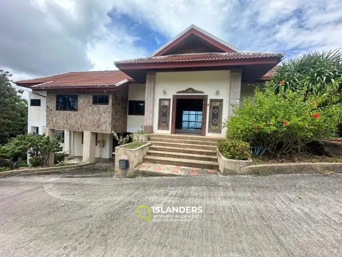 Two-storey villa with 4 bdrm and sea views, a large garden and a pond (Plai Laem)