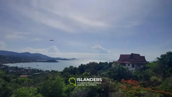 Two-storey villa with 4 bdrm and sea views, a large garden and a pond (Plai Laem)