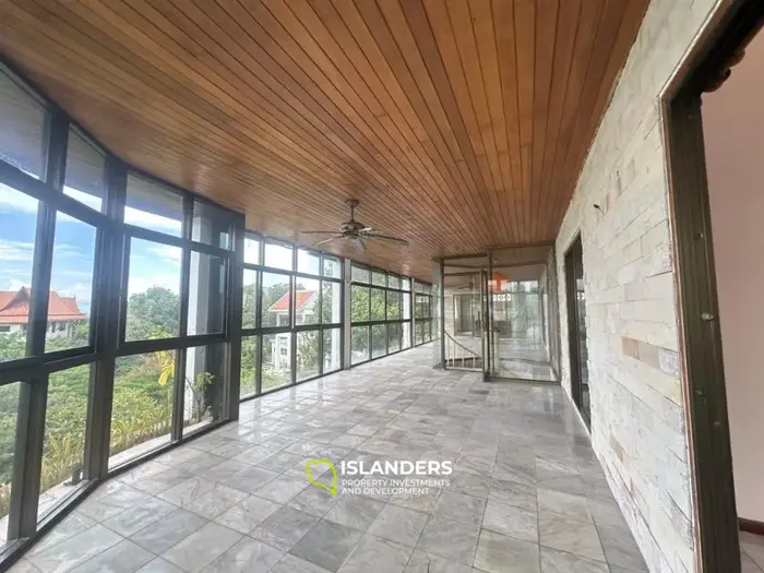 Two-storey villa with 4 bdrm and sea views, a large garden and a pond (Plai Laem)