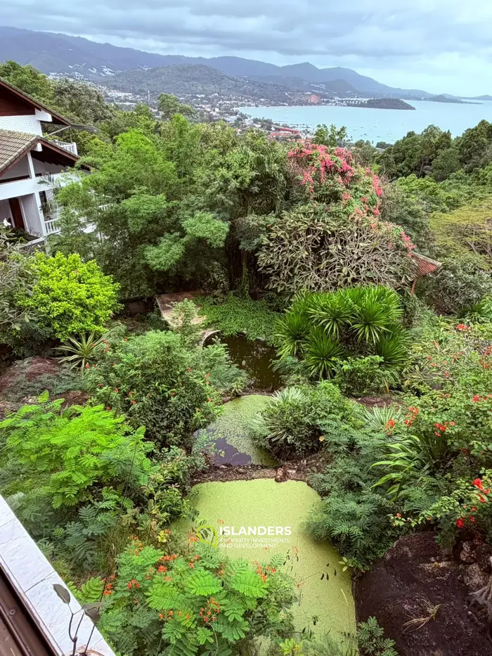 Two-storey villa with 4 bdrm and sea views, a large garden and a pond (Plai Laem)