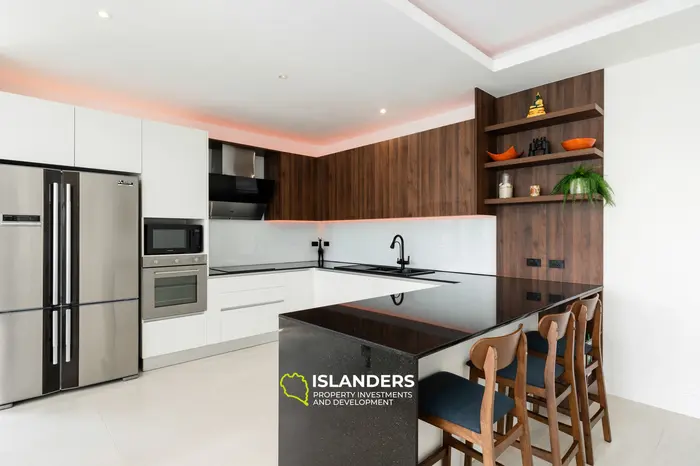 4 bdrm hilltop villa with mineral pool and view (Chaweng)