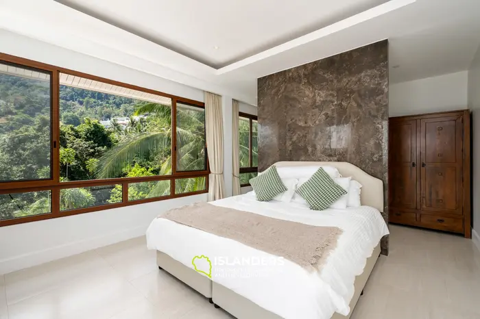 4 bdrm hilltop villa with mineral pool and view (Chaweng)