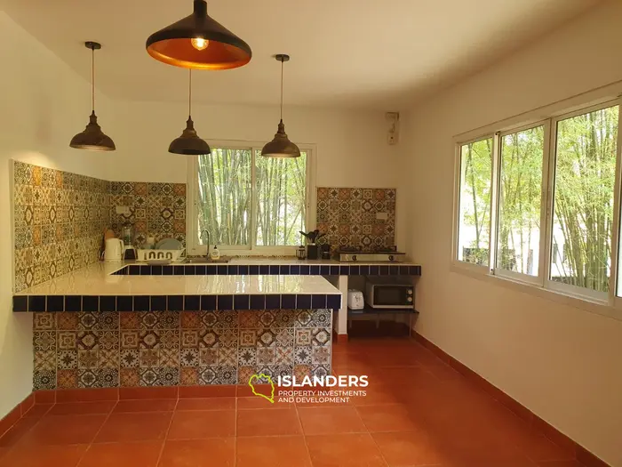 Casa acogedora de 2 habitaciones en Srithanu — Privacidad, espacio y vida tropical