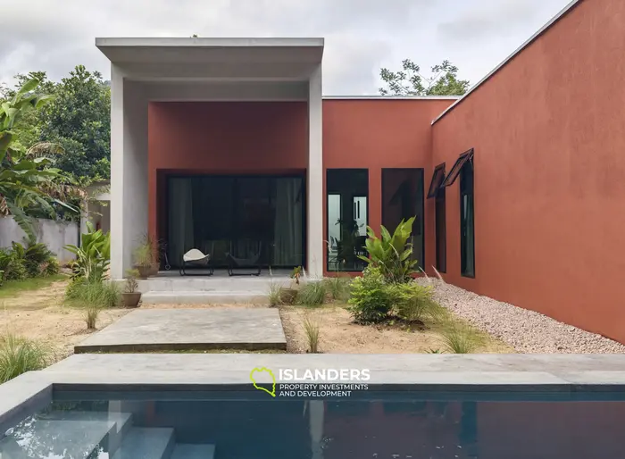 Brand new architect-designed Villa facing rubber forest