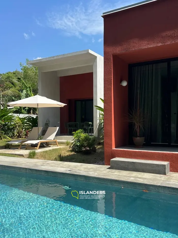 Совершенно новая вилла, спроектированная архитектором, с видом на резиновый лес.