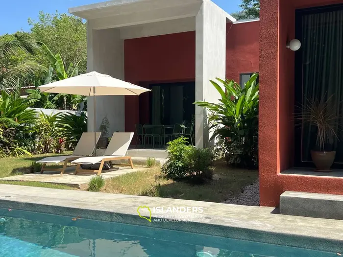 Совершенно новая вилла, спроектированная архитектором, с видом на резиновый лес.