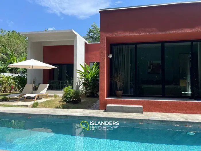 Совершенно новая вилла, спроектированная архитектором, с видом на резиновый лес.