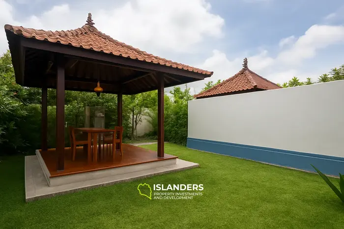 SE VENDE VILLA FAMOSA EN TERRENO AMPLIO A PRECIO BAJO EN UBUD BALI