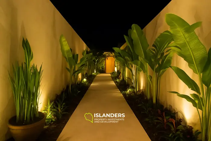 SE VENDE VILLA FAMOSA EN TERRENO AMPLIO A PRECIO BAJO EN UBUD BALI