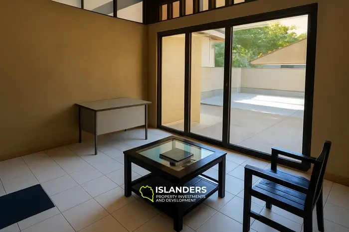 للبيع بسرعة منزل + مكتب بالقرب من مول إبيسنتروم ماتارام