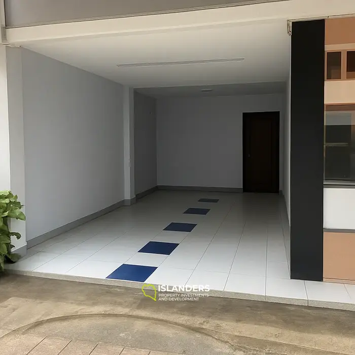 للبيع بسرعة منزل + مكتب بالقرب من مول إبيسنتروم ماتارام