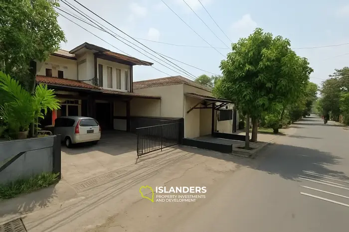 للبيع بسرعة منزل + مكتب بالقرب من مول إبيسنتروم ماتارام