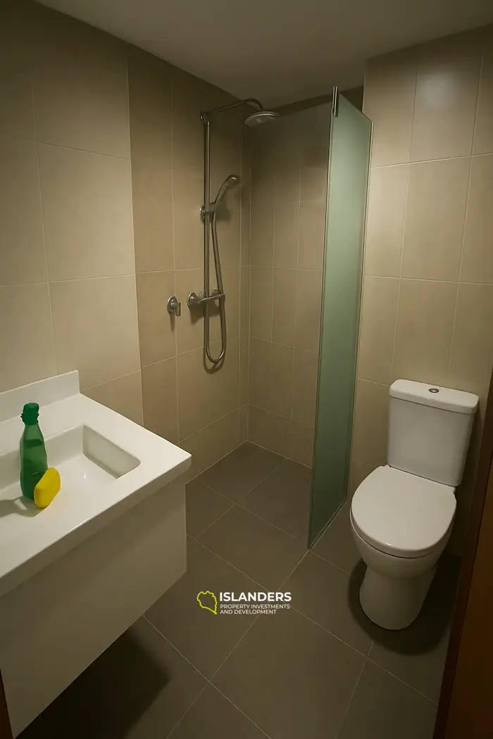 مبنى تجاري في مدينة ماتارام مثالي لفندق في المدينة