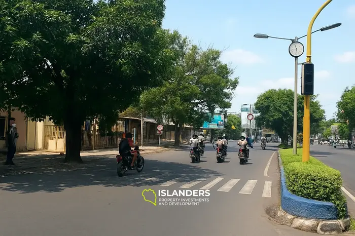 Maison sur le bord de la route Sriwijaya