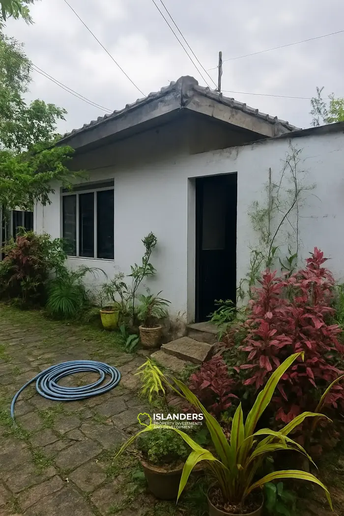 Une maison dans un complexe près du centre commercial Epicentrum, ville de Mataram.