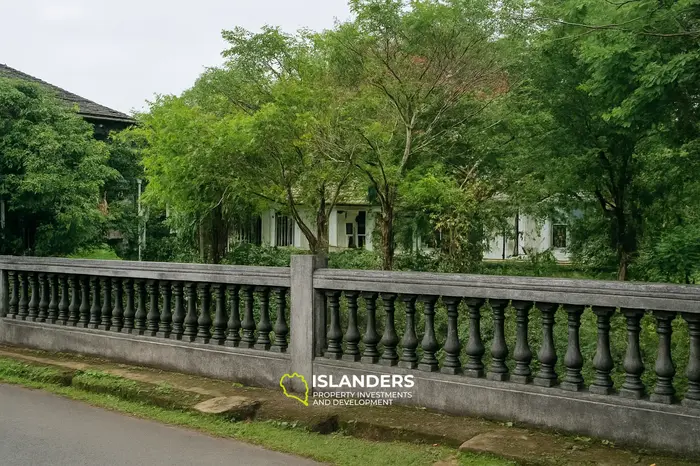 Une maison dans un complexe près du centre commercial Epicentrum, ville de Mataram.