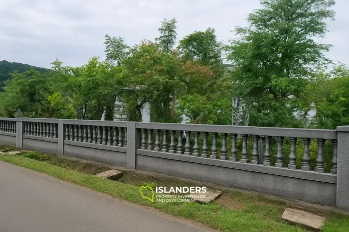 Une maison dans un complexe près du centre commercial Epicentrum, ville de Mataram.