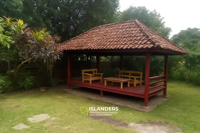 Вилла на берегу моря продается недалеко от Монтонг.