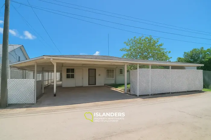 3 Bedrooms · 2 Bathrooms · 337.24 m² · House