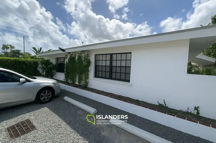 10 Bedrooms · 6 Bathrooms · 296 m² · House