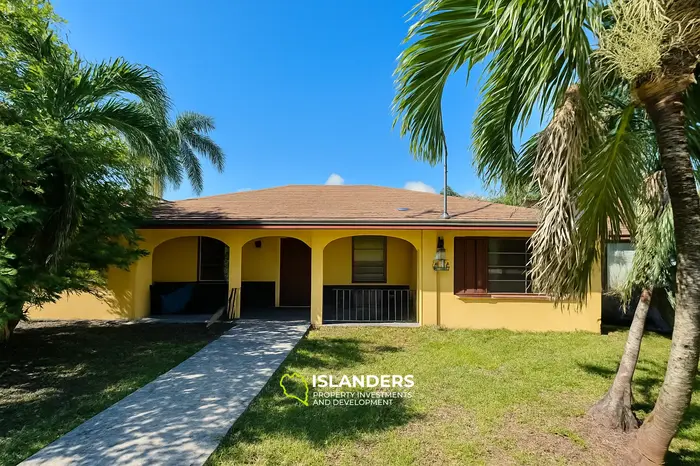 10 Bedrooms · 8 Bathrooms · 812.9 m² · House