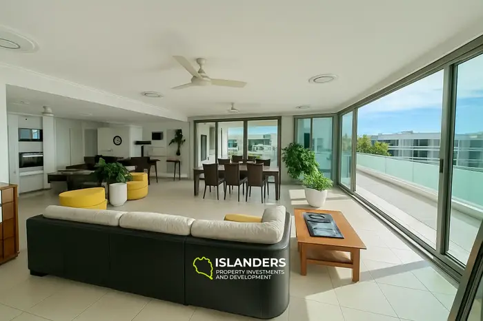 3 Chambres · 3 Salles de bain · 230 m² · Appartement