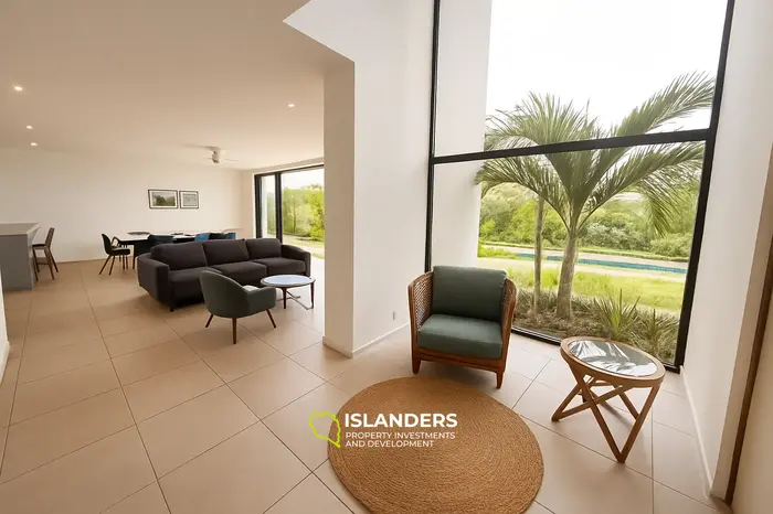 4 Habitaciones · 328 m² · Casa