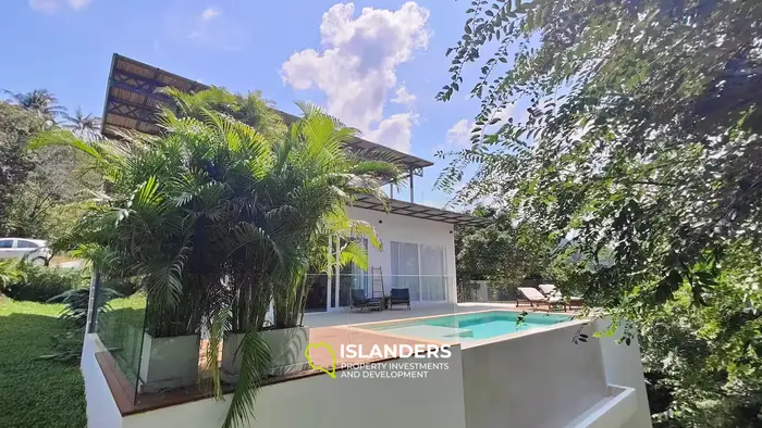 Stylish 2-Bedroom Pool Villa with Rooftop Sea View 