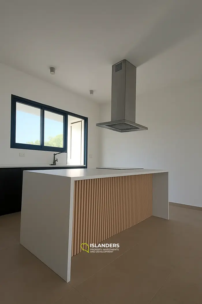 3 Chambres · 2 Salles de bain · 320 m² · Appartement