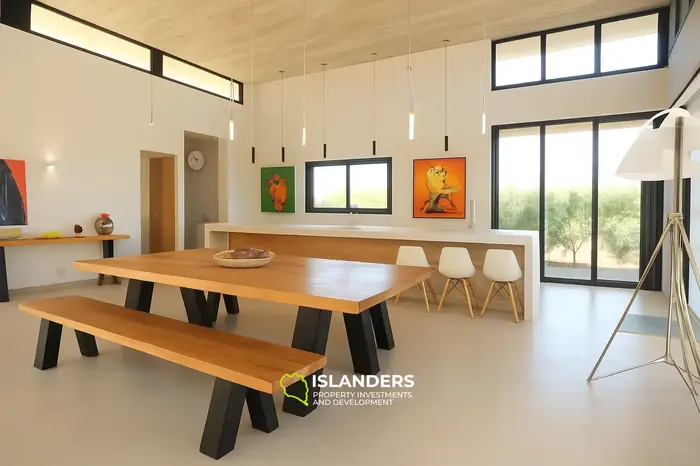5 Bedrooms · 767 m² · House