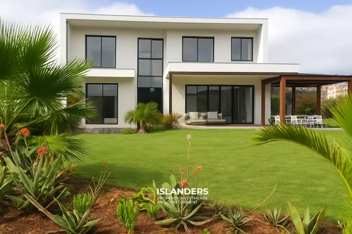 5 Habitaciones · 372 m² · Casa